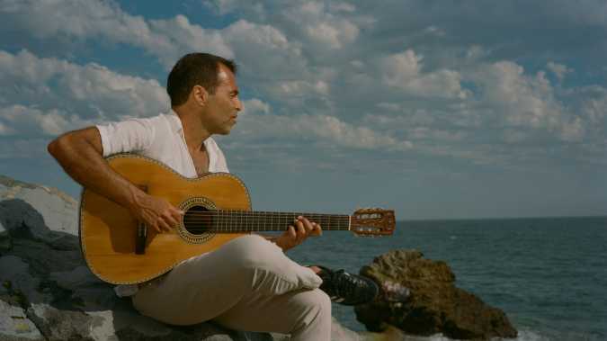 Watch Rogê perform live at Jazz Sous Les Pommier